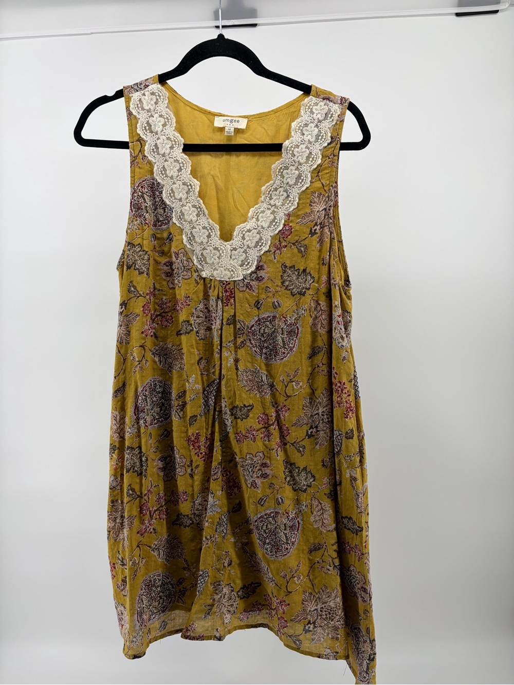 Umgee Mustard Yellow Floral Tunic Top V-neck Lace Detail Boho Festival Med DS387